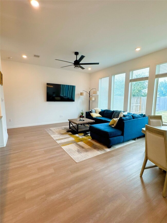 Photo - 4015 Champlain Wy