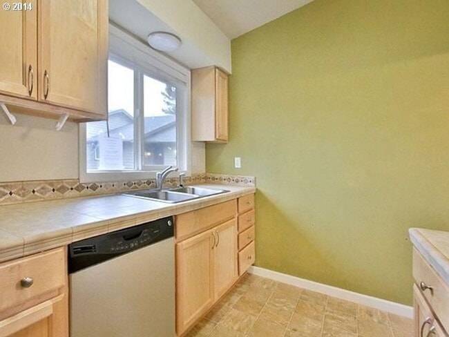 Photo - Light & Bright 2 Bed 1 Bath Condo!