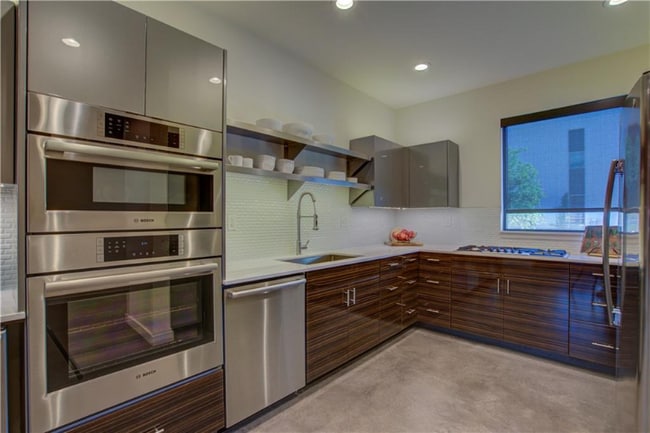 Photo - 807 NW 9th St
