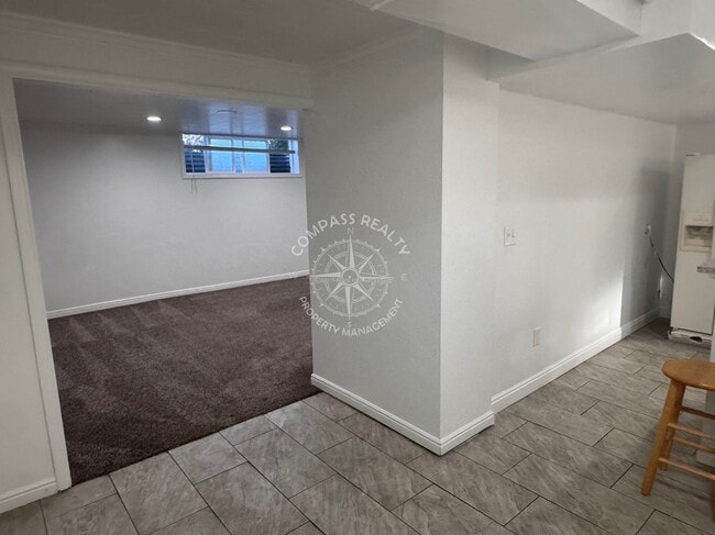 545 Canyon Way Unit 2
