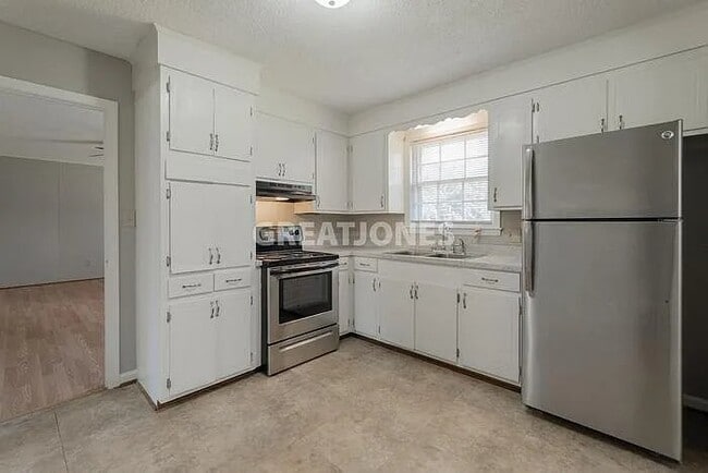 Photo - 1825 Old Colony Rd