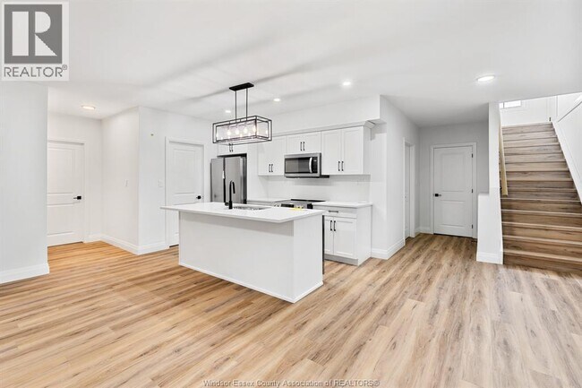 Photo - 156 McLellan Ave
