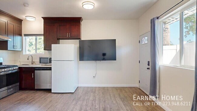 Photo - 19198 Erwin St