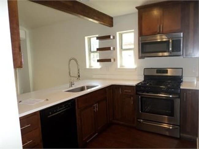Photo - Stunning town home in the Ridgeview Place ...
