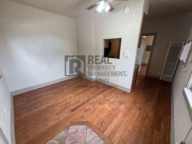 Photo - 902 W 11th St Unit 6