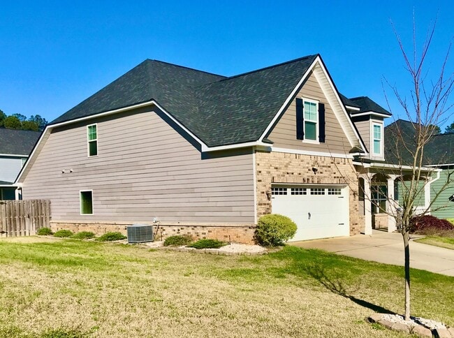 Photo - 530 Salterton Way