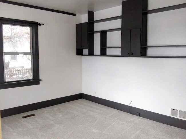 Photo - 267 E Center St