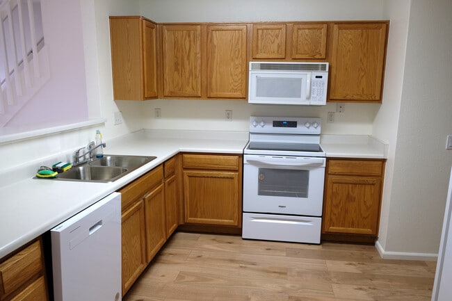 Photo - 1441 S Danube Way Unidad #104