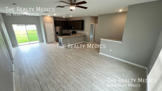 Photo - 2850 Gabrysh Ave SE