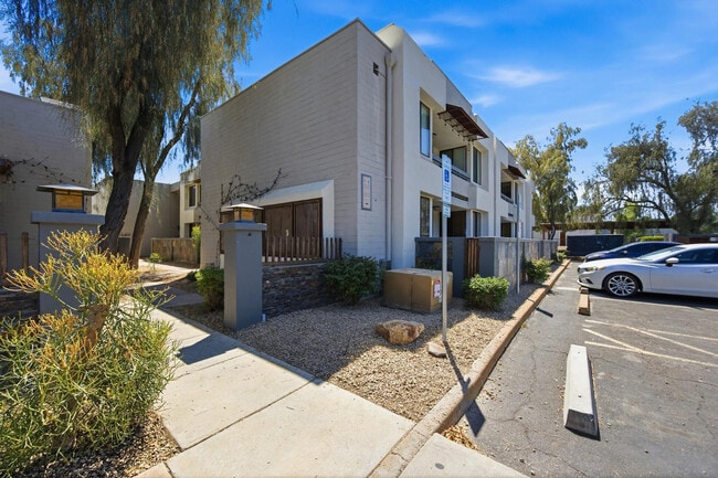 Building Photo - 4120 N 78th St Unit Apt 219
