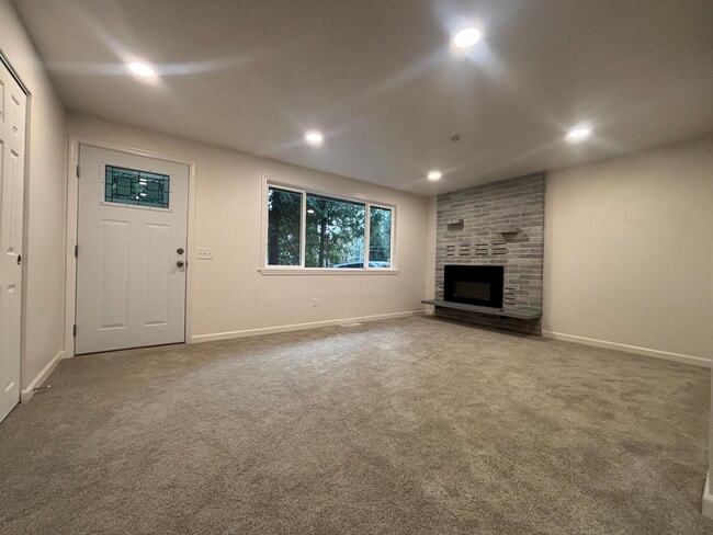 Photo - 4435 Fir Dr NE