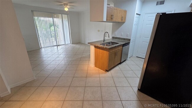 Building Photo - 6505 Emerald Dunes Dr Unit 302