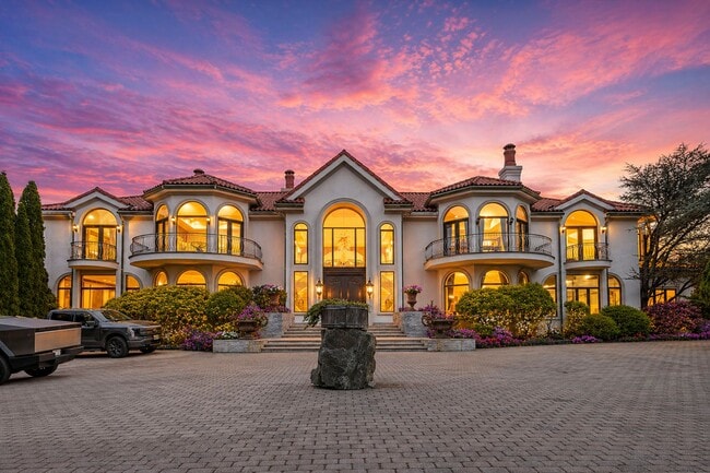 Photo - 142 Hoover Dr