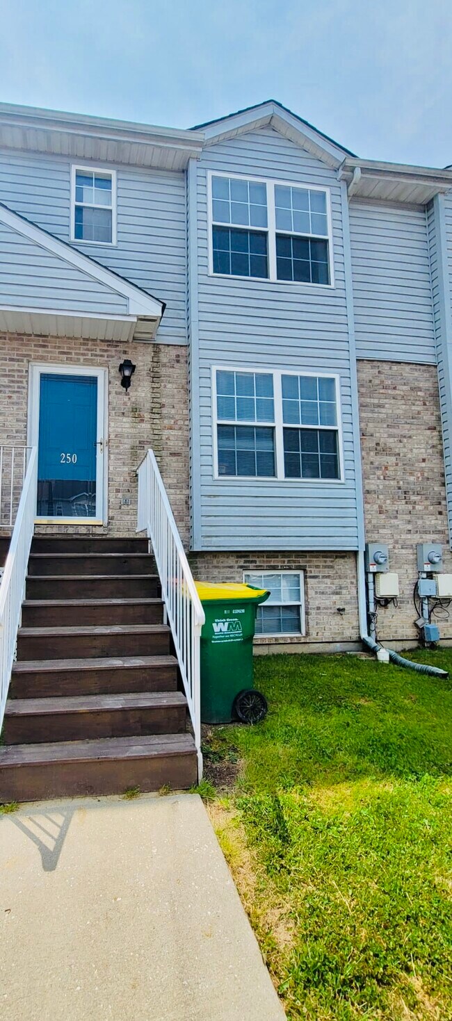 Photo - 250 Vincent Cir