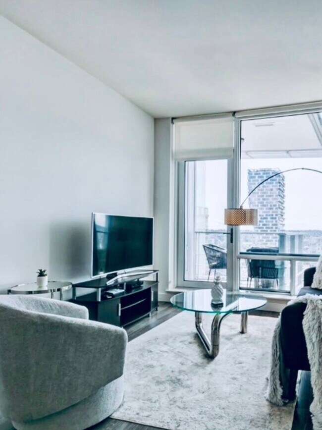 Photo - 1283 Howe St