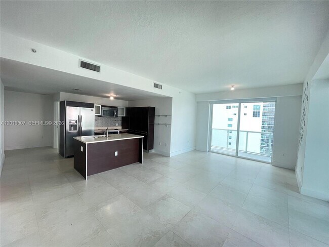 Photo - 1900 N Bayshore Dr Unidad 3311