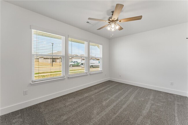 Photo - 800 Lewis St