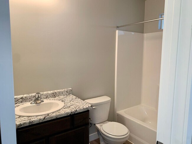 Photo - BEAUTIFUL LAKE POINT RAMBLER AVAILABLE July 8th!