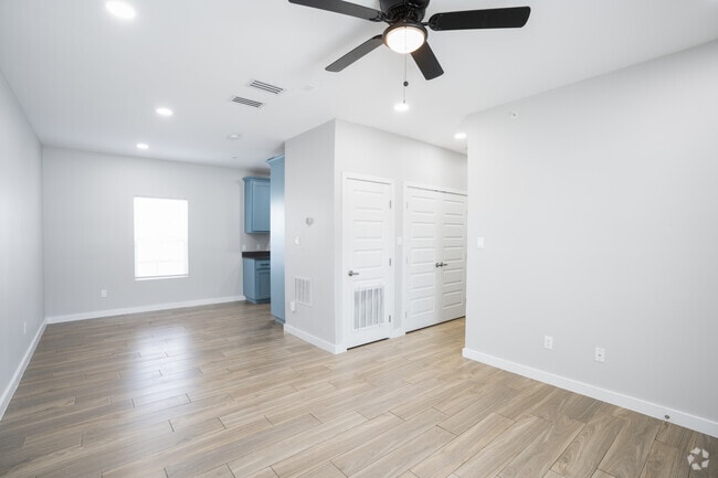 2BR, 2BA - 857SF - Living Area - Emerald Valley Apartments