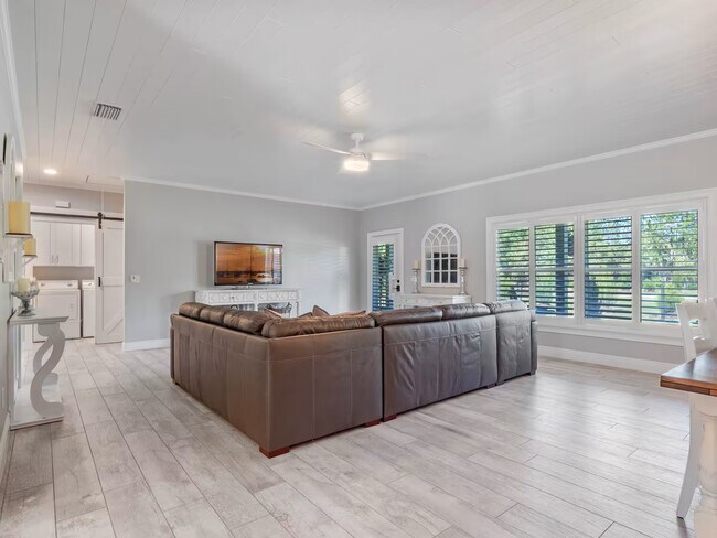 Photo - 5660 Deer Path Ln