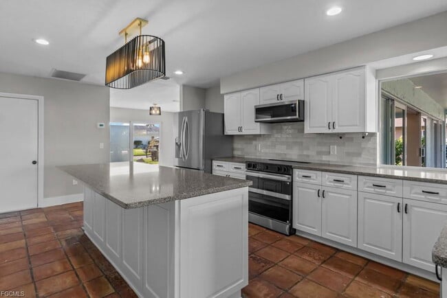 Photo - 1384 Burgundy Dr