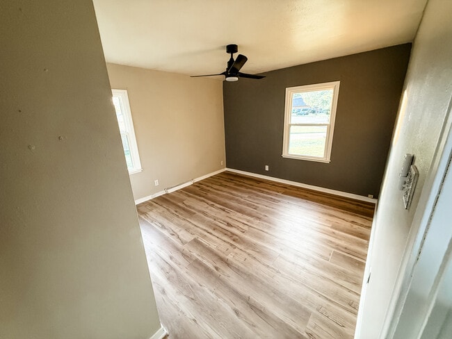 Photo - 903 38th St SE