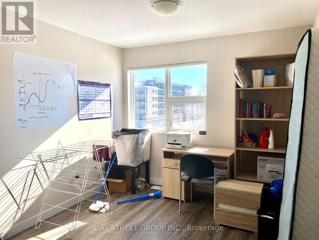 Photo - 288 Albert St