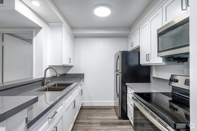 1BR, 1BA - 766SF - Kitchen