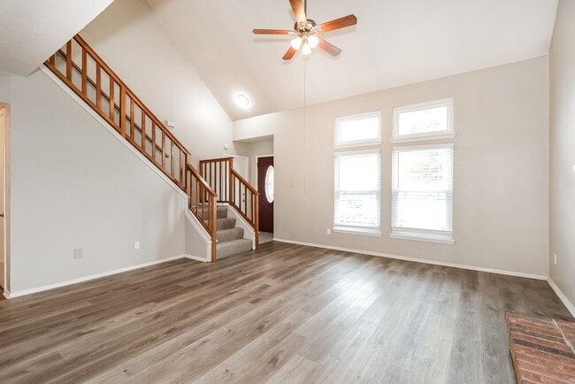 Photo - 702 Ponderosa Dr