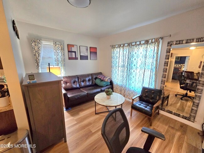 Building Photo - 406 4th Ave Unit 3 Rental