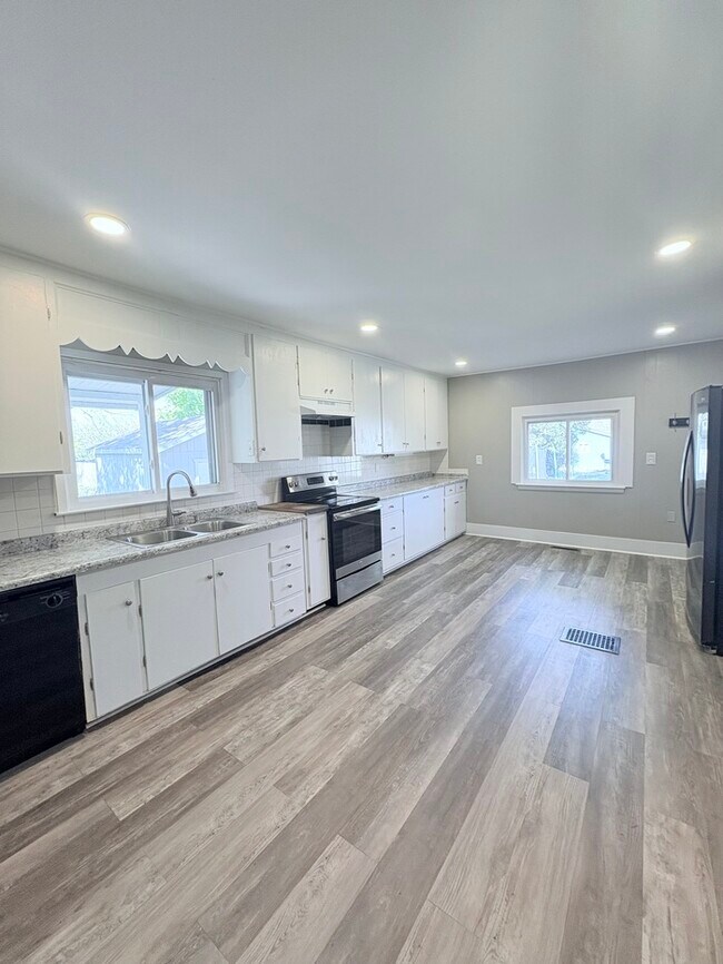 Photo - Charming 4 beds 2 baths in Delaware!