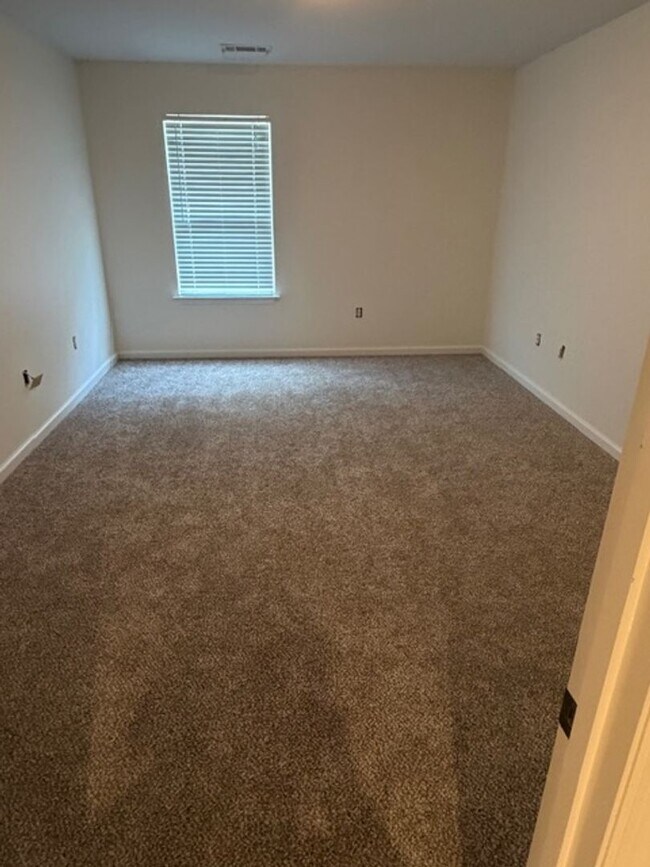 Photo - Knoxville Lovell Road Area 3 Bedroom 2.5 Bath with Garage Lawn Maintenance and Trash Pick up incl...