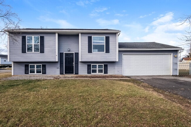 Building Photo - 4475 Charlotte Rd