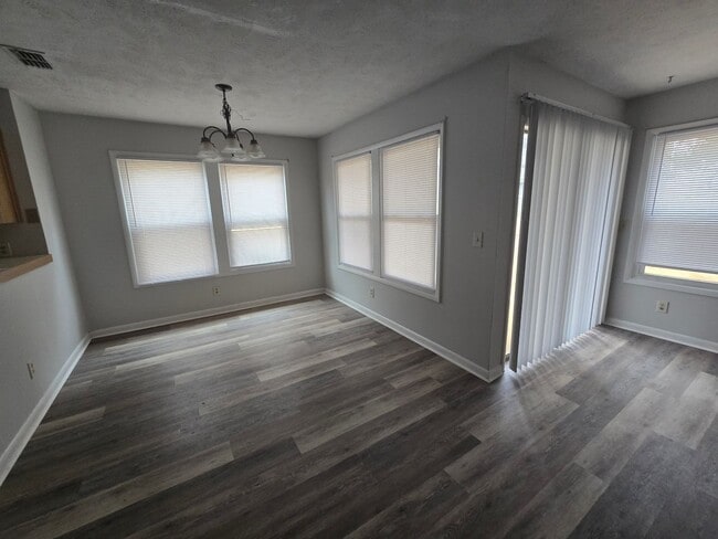 Photo - 1006 Wood Creek Dr