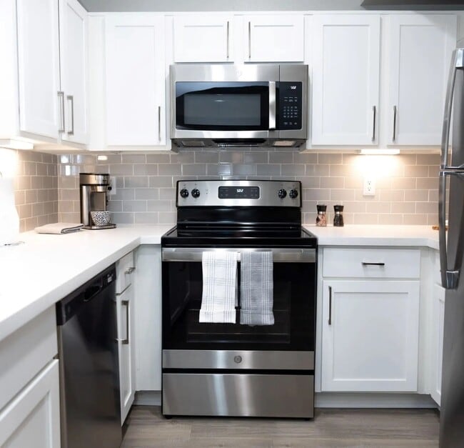 Building Photo - Where Style Meets Sophistication! Unit CSTW Rental