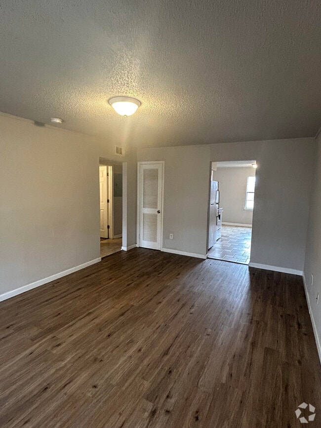 Building Photo - Xenial-Tuscaloosa Ave Unit 8 Rental