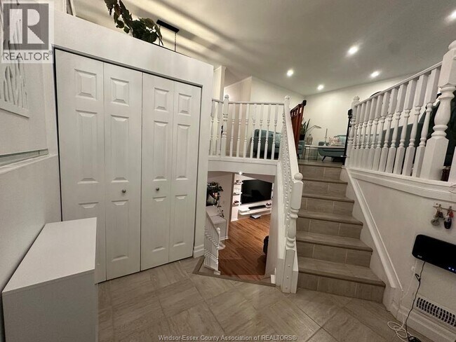 Photo - 7929 Hawthorne Dr