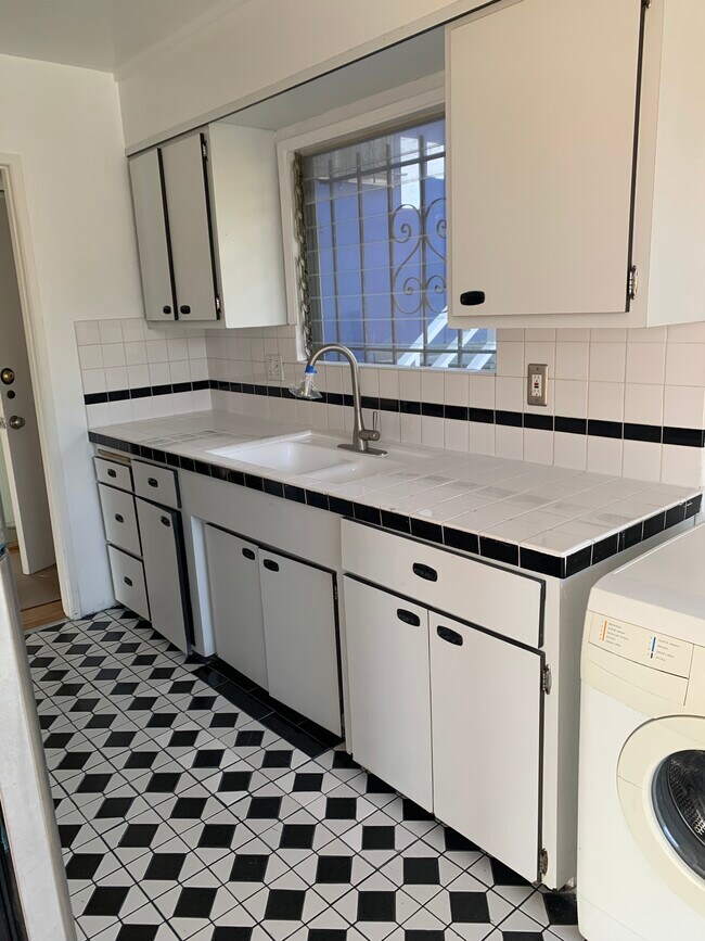 Photo - 2006 N Alvarado St