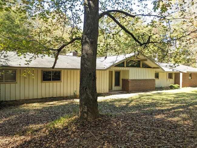 Building Photo - 163 Old Norton Rd