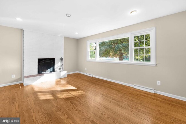 Photo - 512 Briar Ln