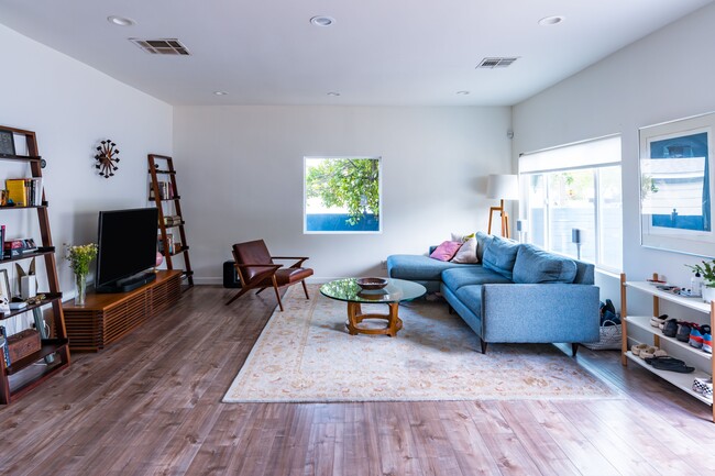 Photo - 1460 Yosemite Dr