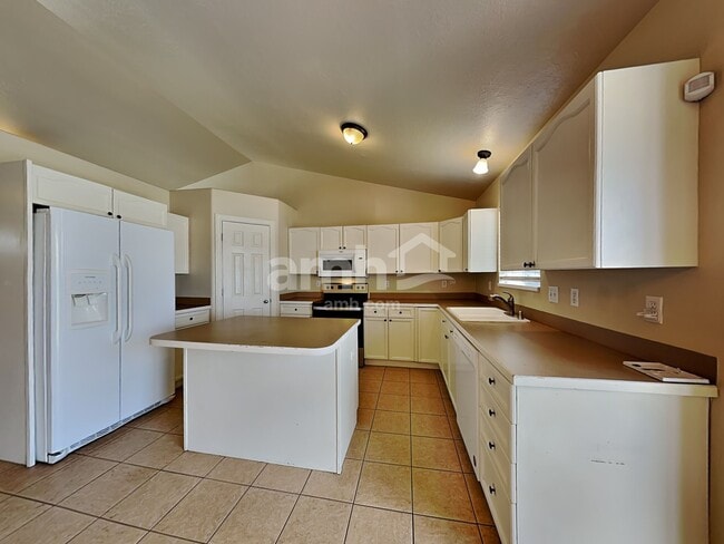 Photo - 980 Inverness Dr