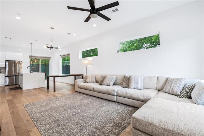 Photo - 6300 Santos St