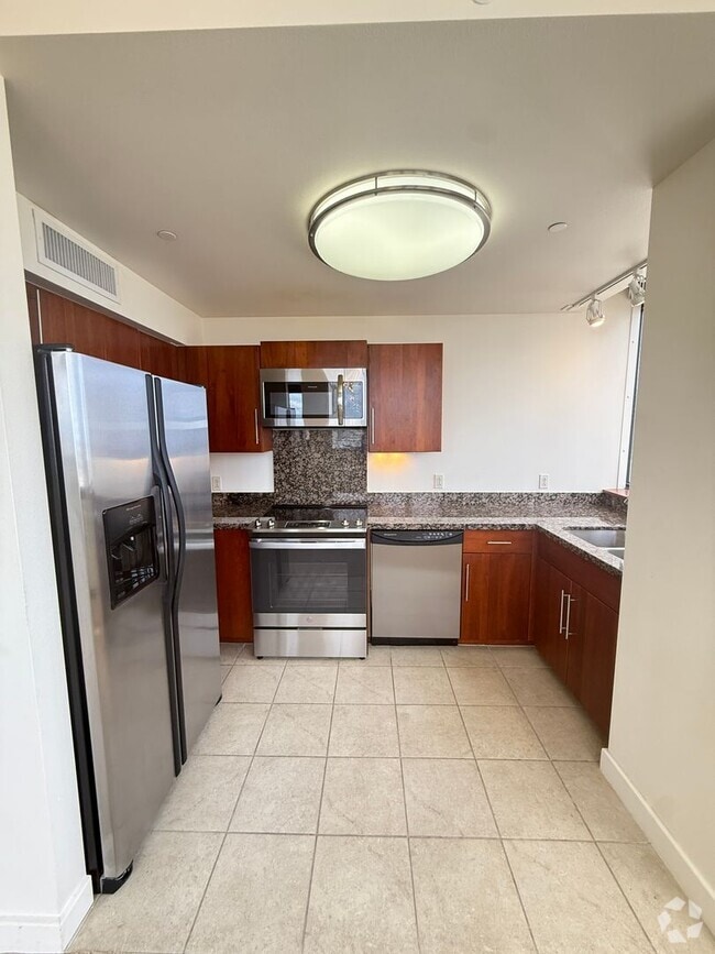 Building Photo - Available Now 1 Bed, 1 Bath, Kaka'ako, Oce... Rental