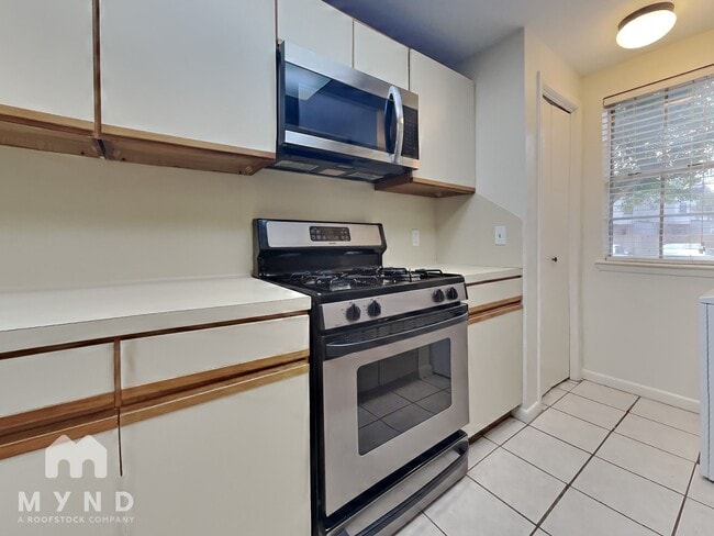 Photo - 2808 Grants Lake Blvd