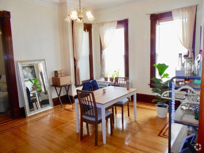 Building Photo - 227 Walnut St Unit 1 Rental