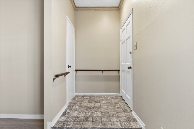 Photo - 7700 Creekbend Dr Unit 75