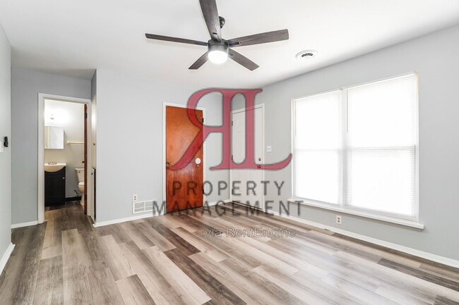 Photo - 1662 Hillcrest Ave