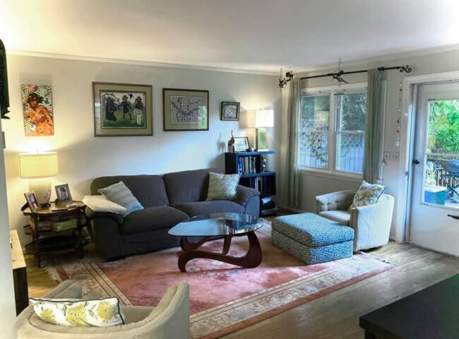 Photo - 1260 Park Ave Unidad Bright 2-bedroom on Park