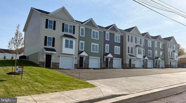 Photo - 324 W 11th St Townhome